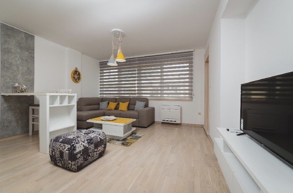 Il Gatto in Budva, Montenegro