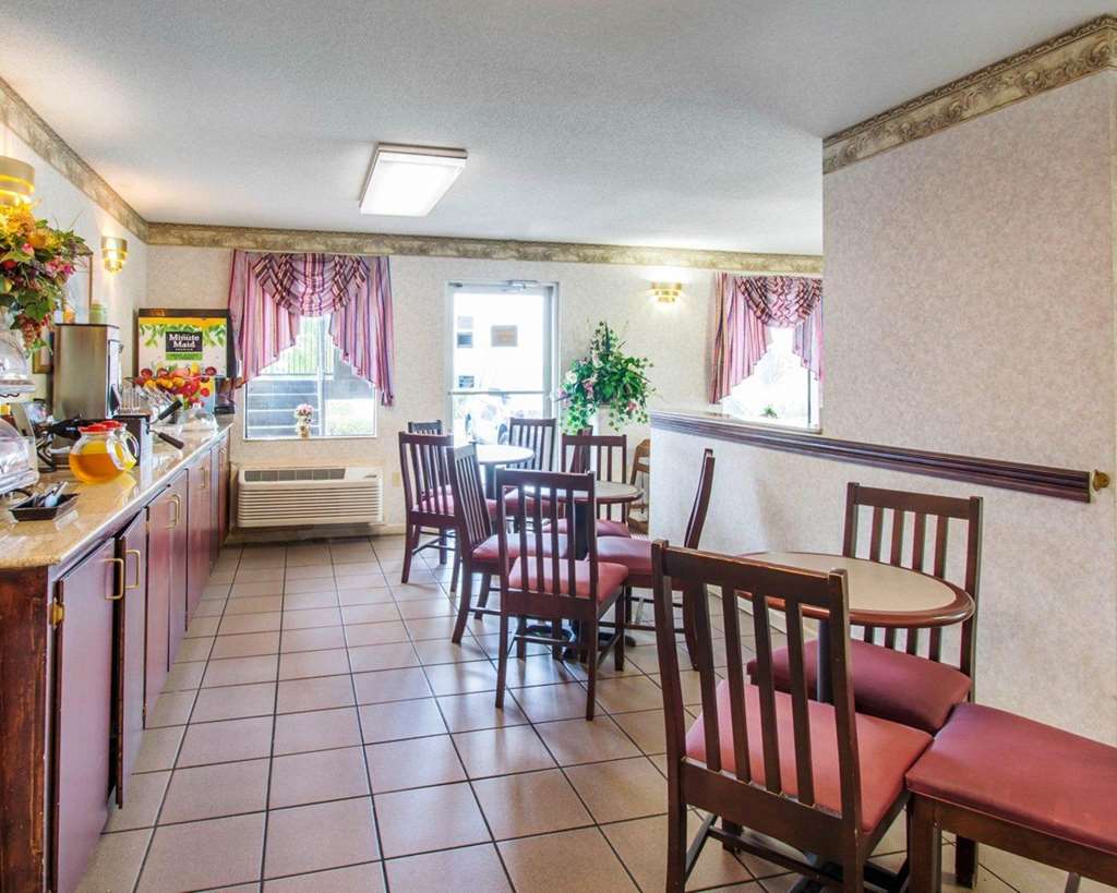 Econo Lodge Troy - photo 25