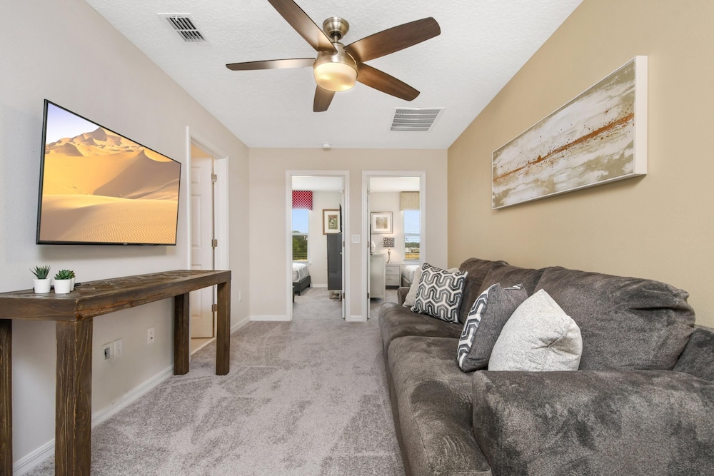 Solara Resort Brand New 4 Bed 4 5 Bath Townhome - photo 15