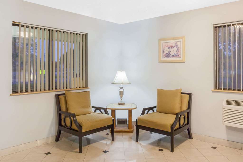 Super 8 By Wyndham Charlotte Amusement Park Area - photo 2