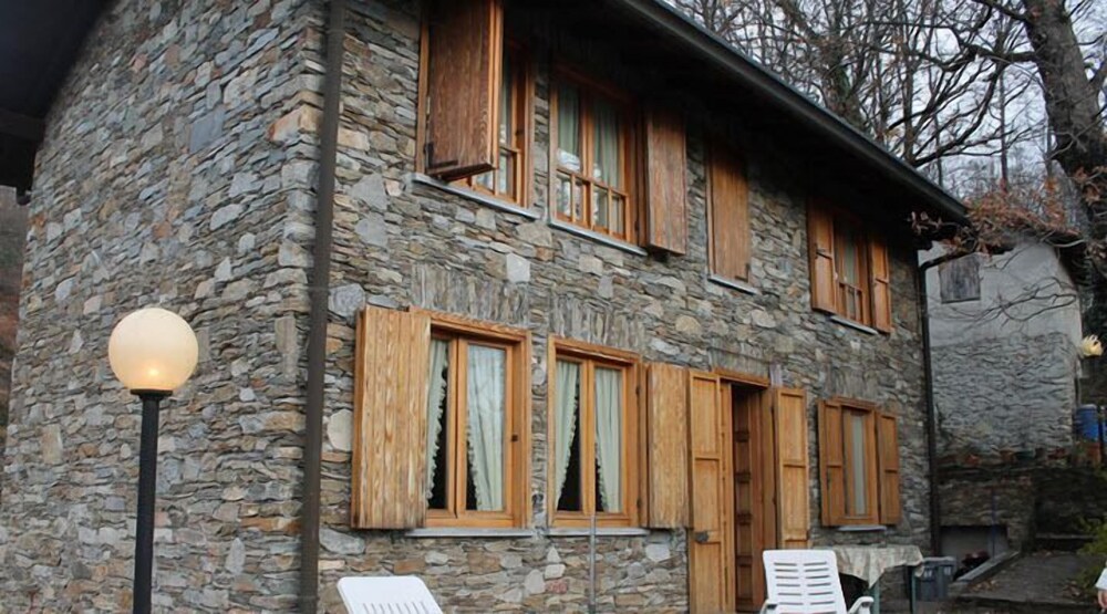 Rustico Grande Terreno San Bernardino Verbano — hotel in San Bernardino Verbano