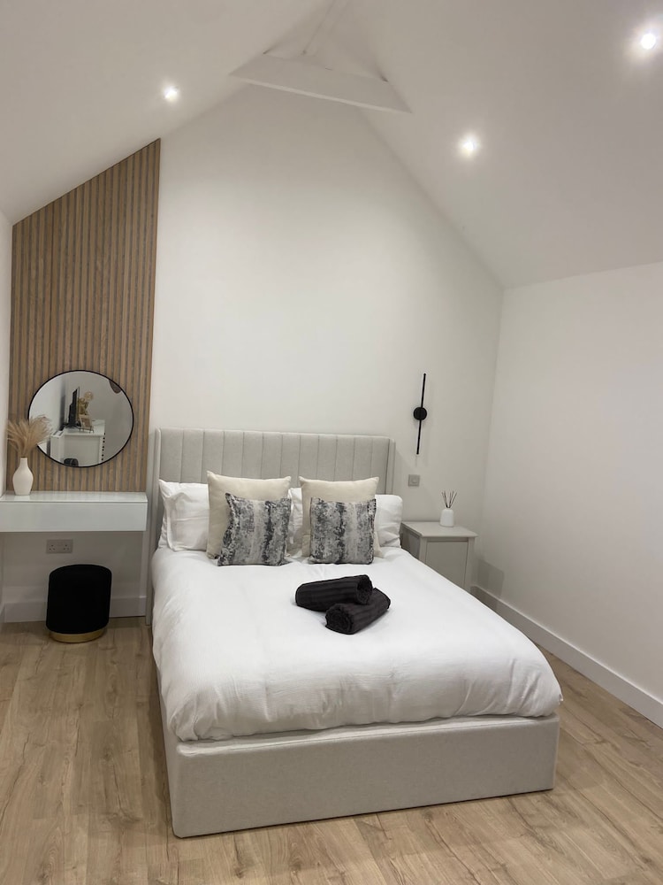 The Lodge Hideaway in Cowes — 4-Star Luxury Hotel in Gurnard, United Kingdom