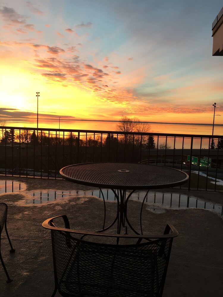 Voyageur Lakewalk Inn - photo 13