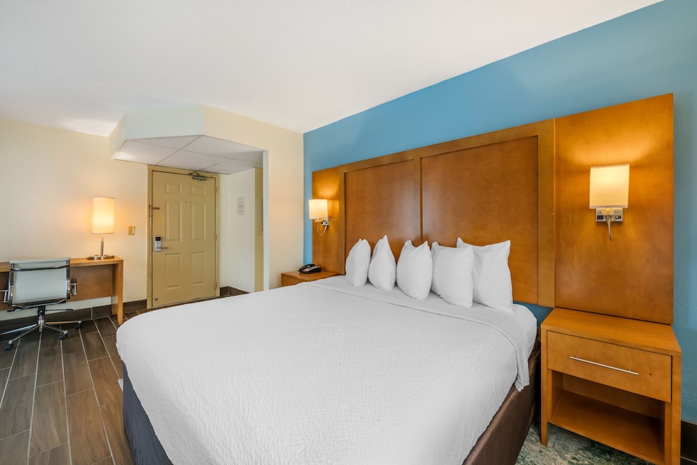 Tropical Winds Oceanfront Hotel - photo 61