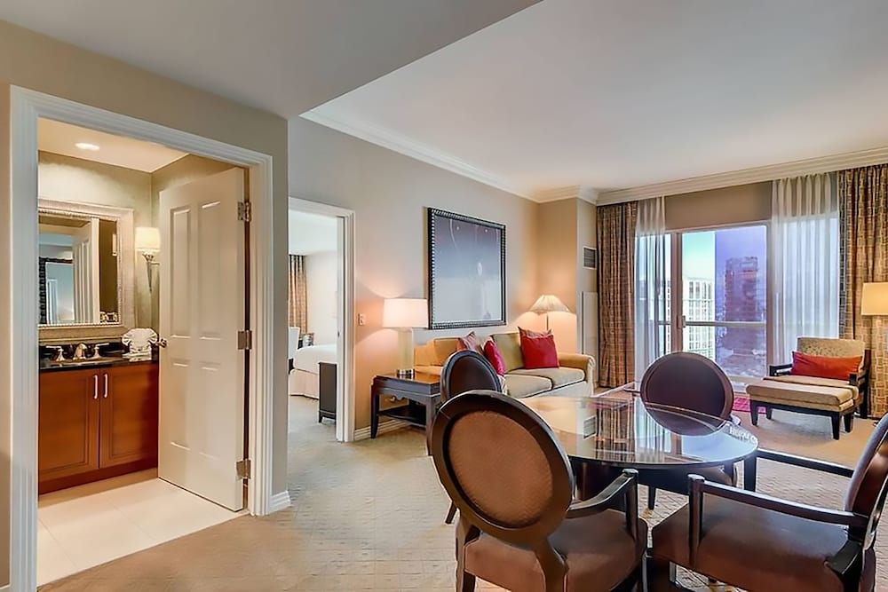 888 One Bedroom Balcony Suite at Signature Condo Hotel - photo 29