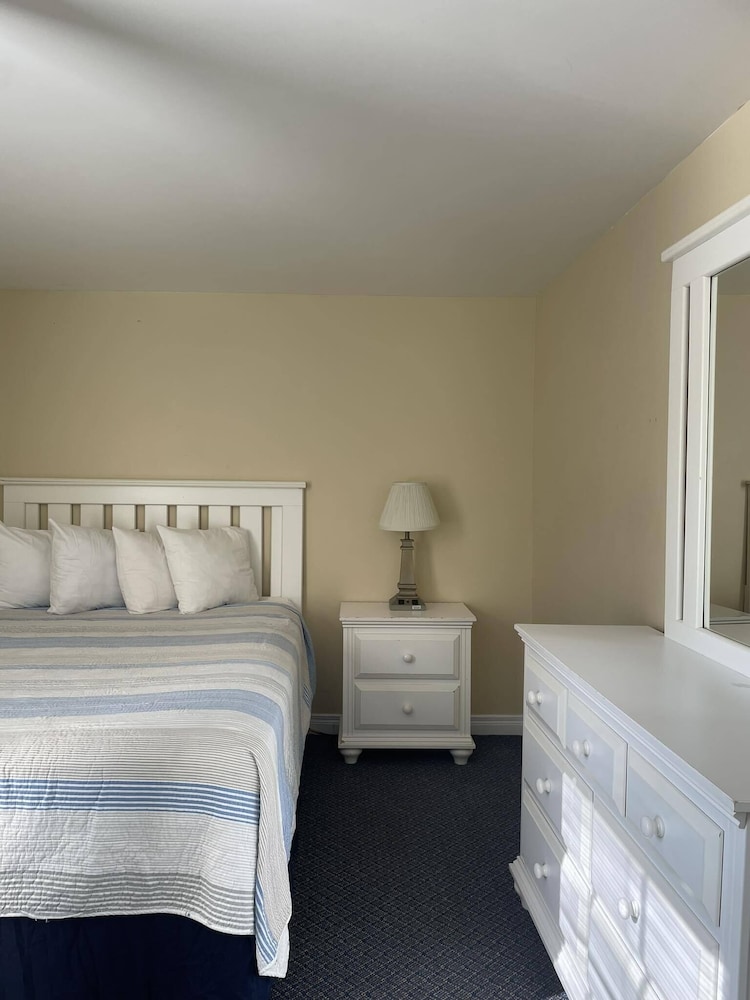 Grand Beach Inn - photo 18