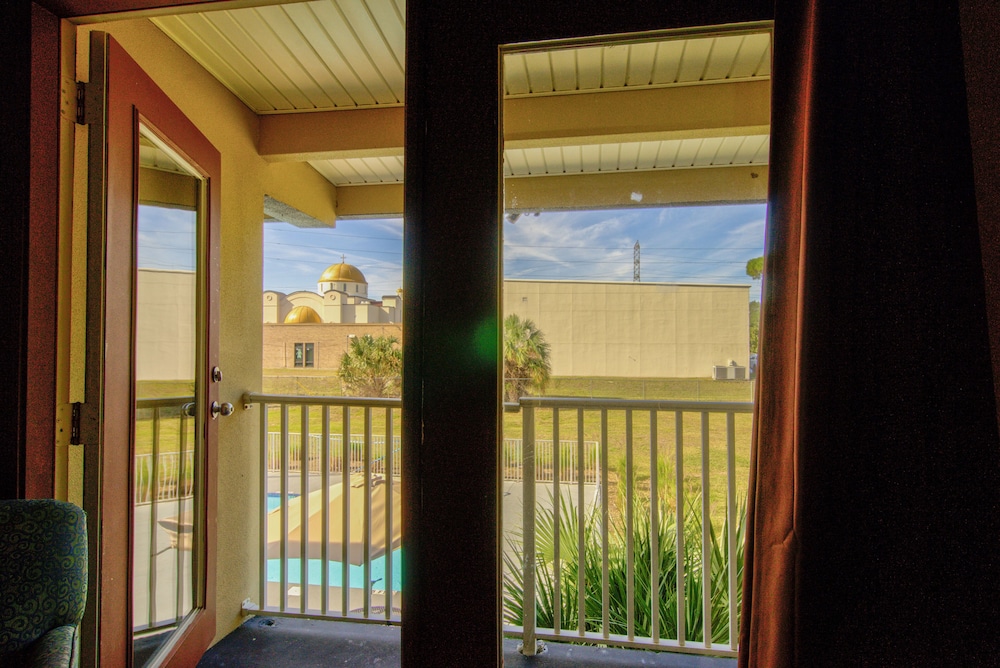 Clearwater Hotel - photo 16