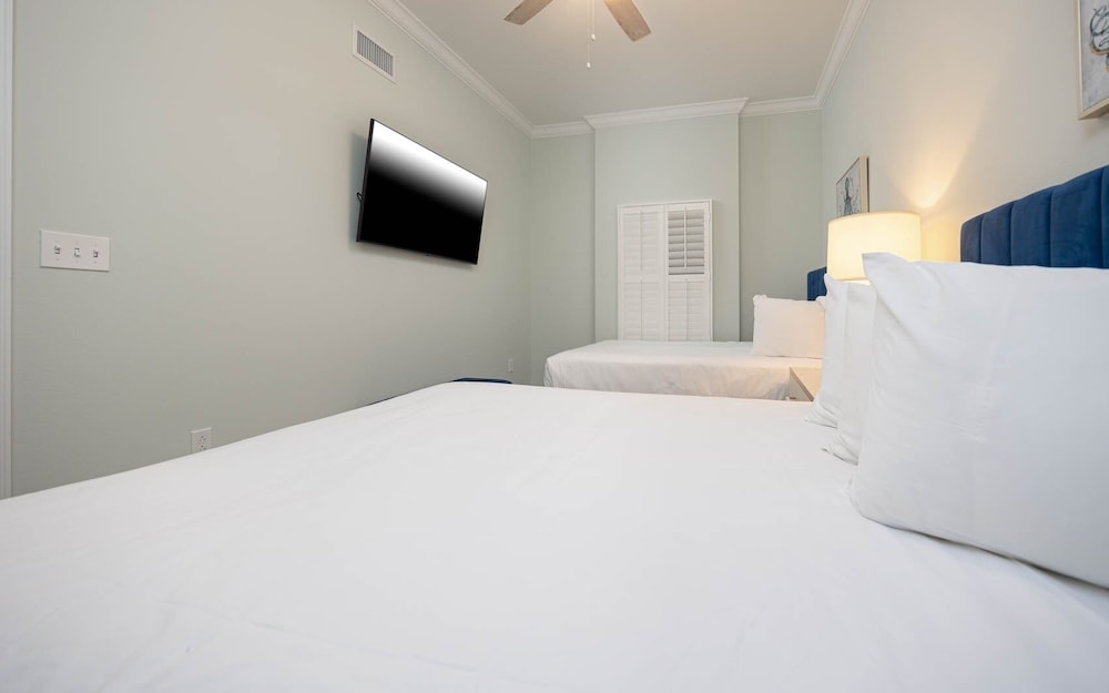 Phoenix Gulf Towers 1405 4 Bedroom Condo - photo 8