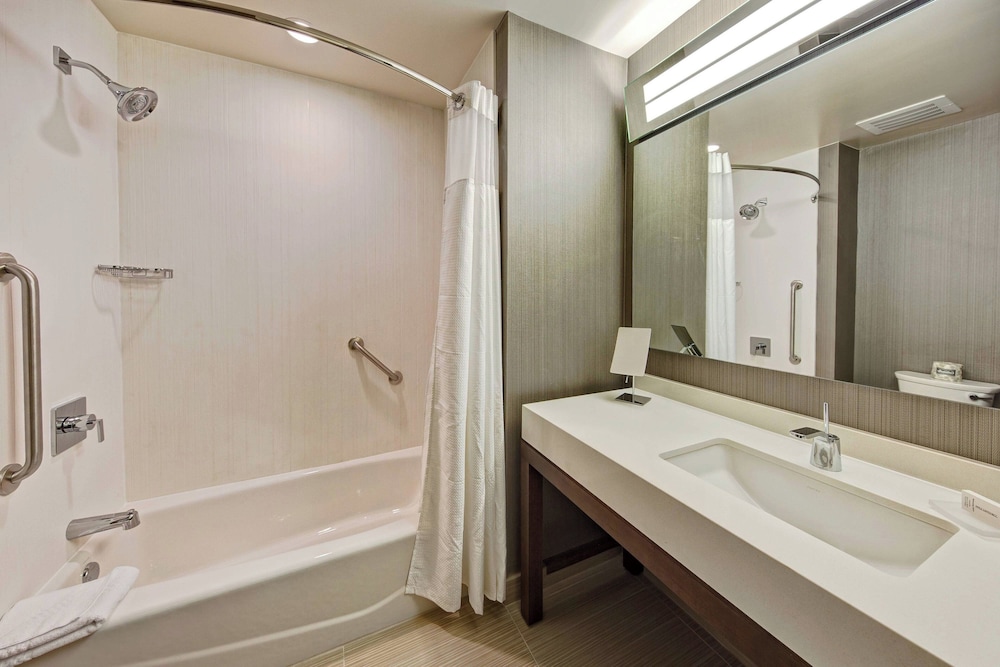 Courtyard by Marriott Kansas City Downtown Convention Center - photo 11