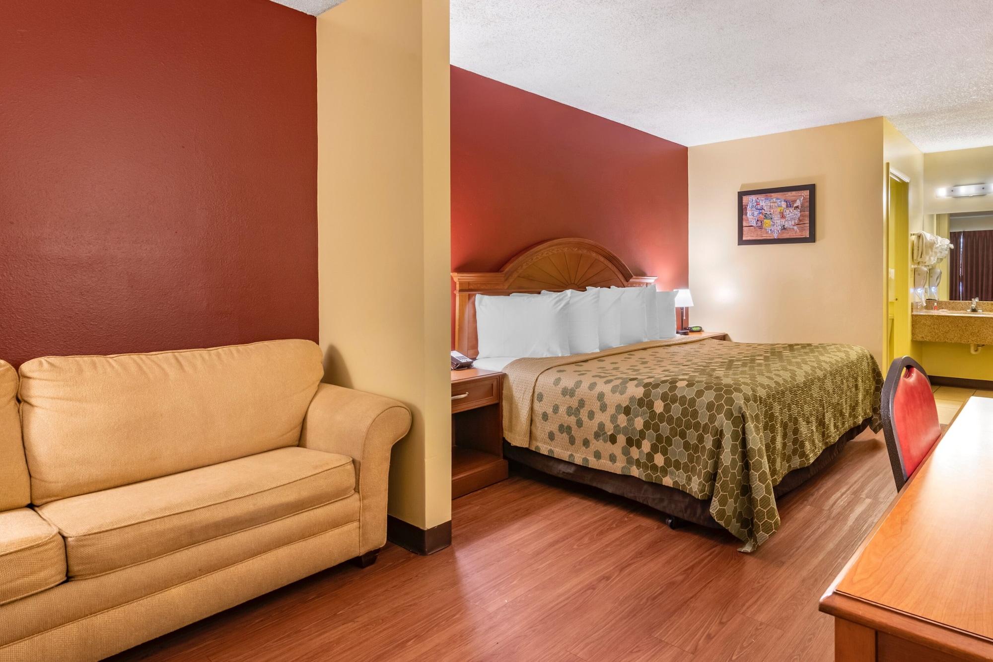 Econo Lodge Inn & Suites Maingate Central - photo 21