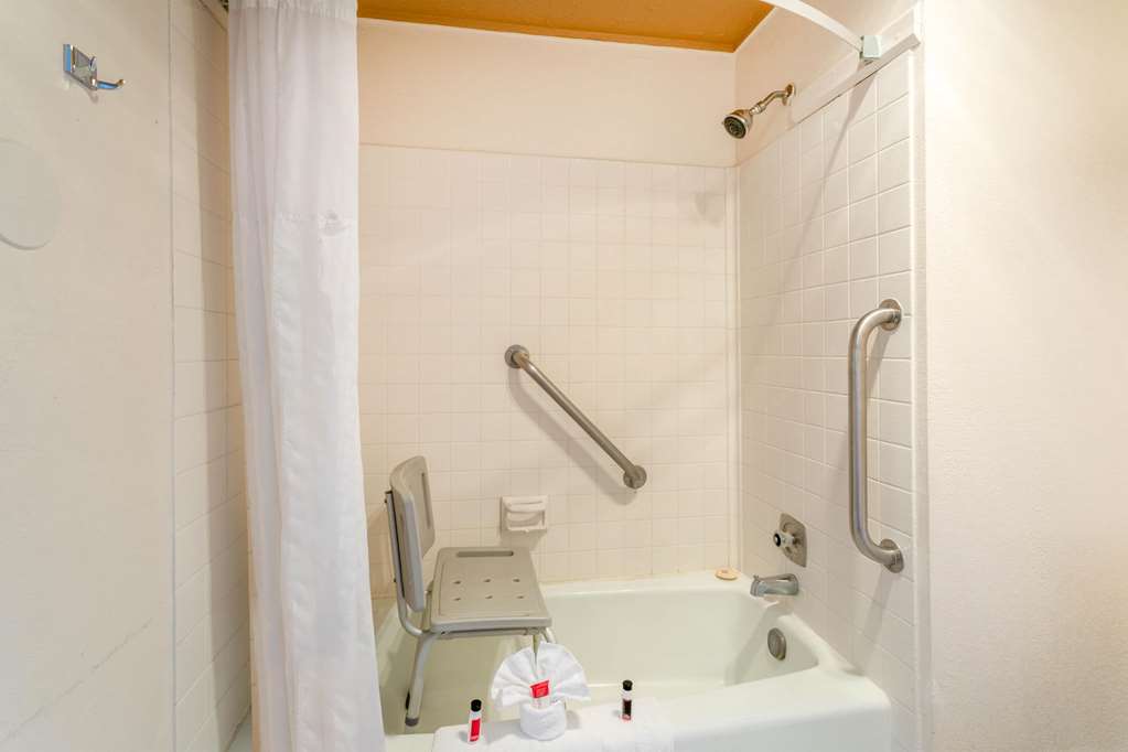 Super 8 by Wyndham Evanston - photo 22