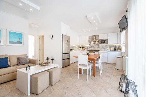 Charming Nazaré Apartment 1 minute to the beach — 4-Star Luxury Hotel in Nazare, Portugal