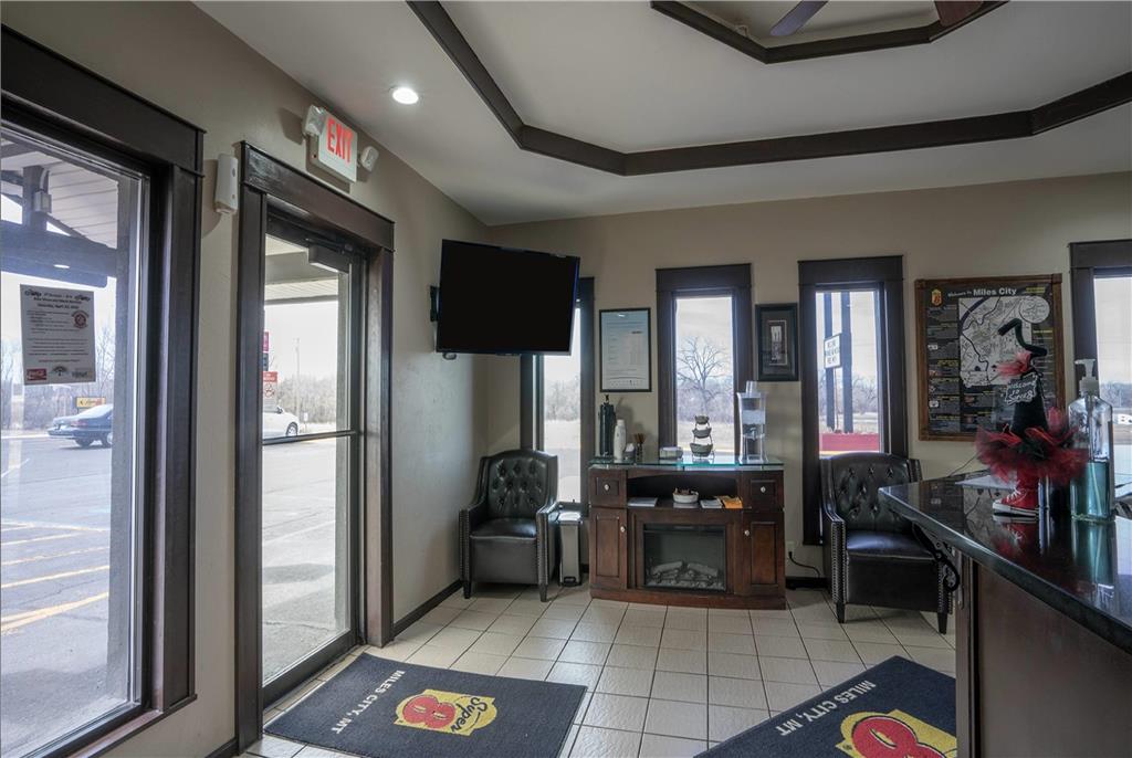 Super 8 by Wyndham Miles City - photo 12