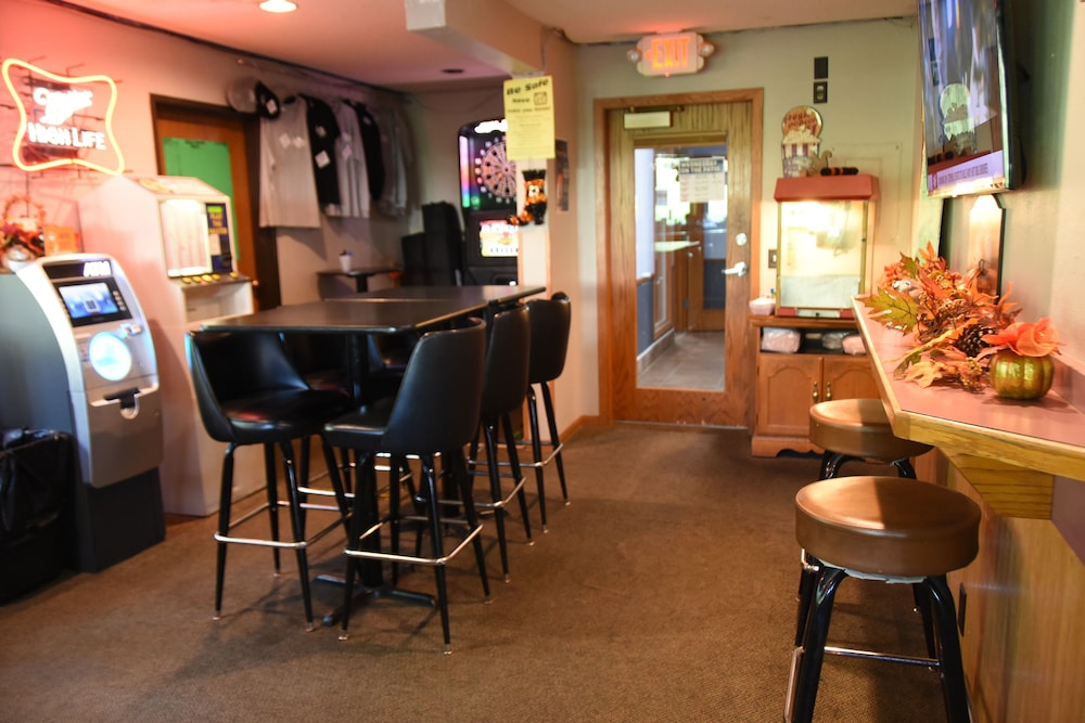 Campus Inn Motel - photo 16