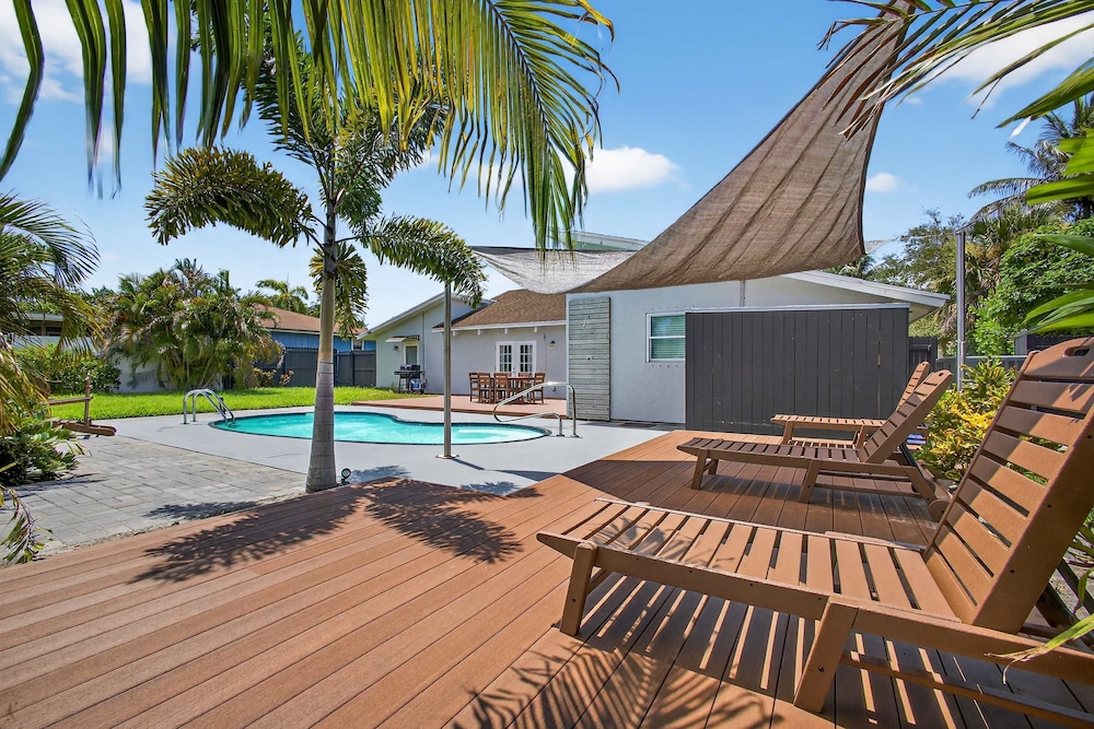 Luxury Meets Paradise Family Friendly 4br W Pool — West Palm Beach