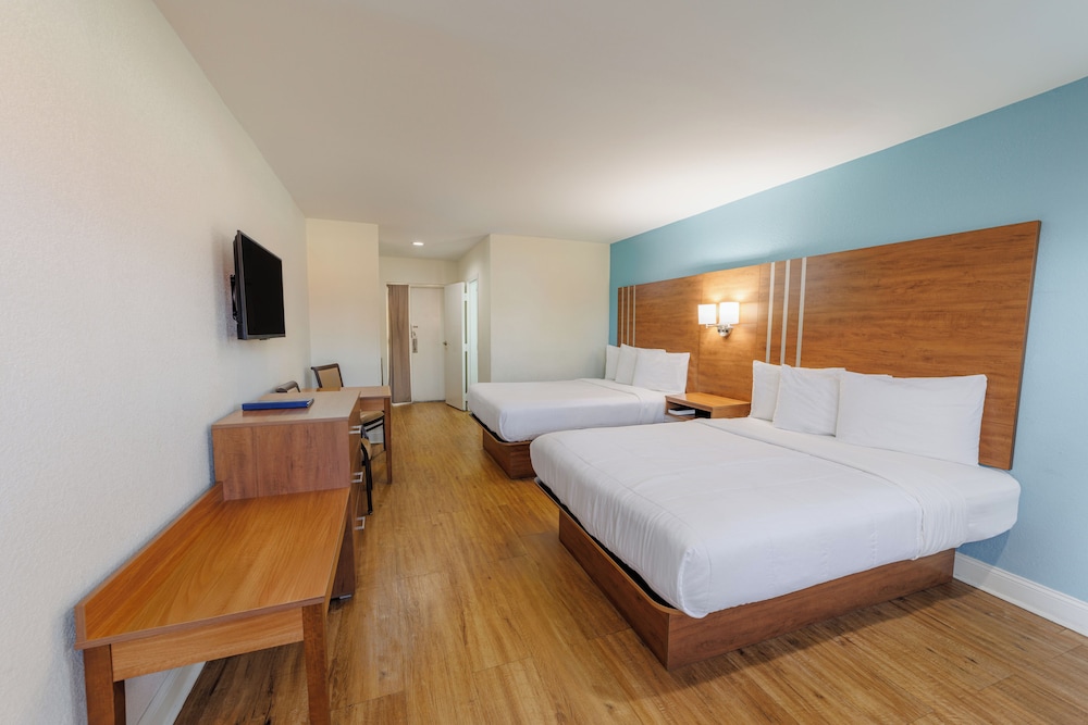 Dunes Inn & Suites - photo 3