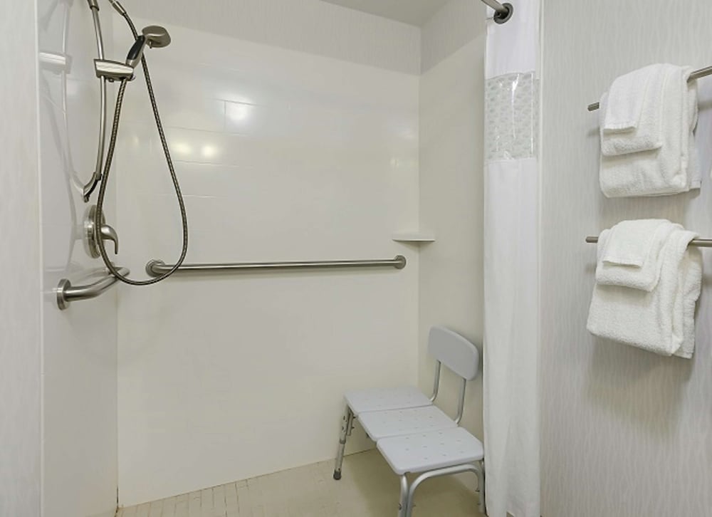 Hampton Inn Salem VA - photo 32