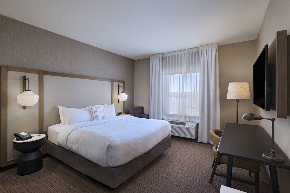Fairfield Inn & Suites by Marriott Colorado Springs East Ballpark - photo 8