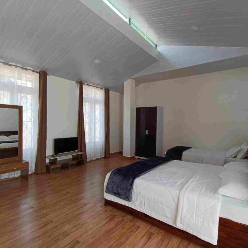 Bettws Hall Accommodation - carbon neutral hotel in Newtown