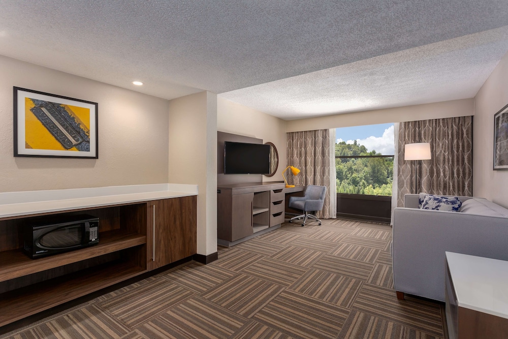 Hampton Inn Bristol - photo 12