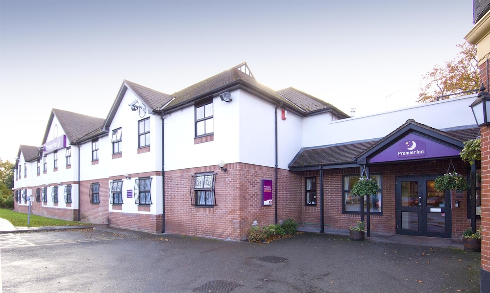 Premier Inn Manchester Airport - carbon neutral hotel in Stockport