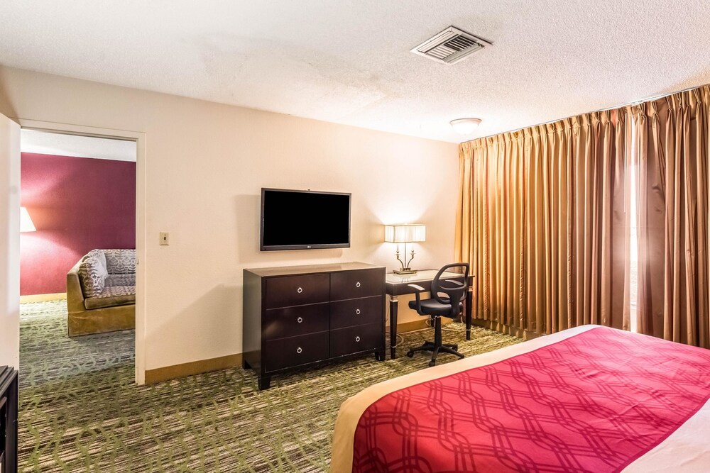 Rodeway Inn & Suites Fresno - photo 21