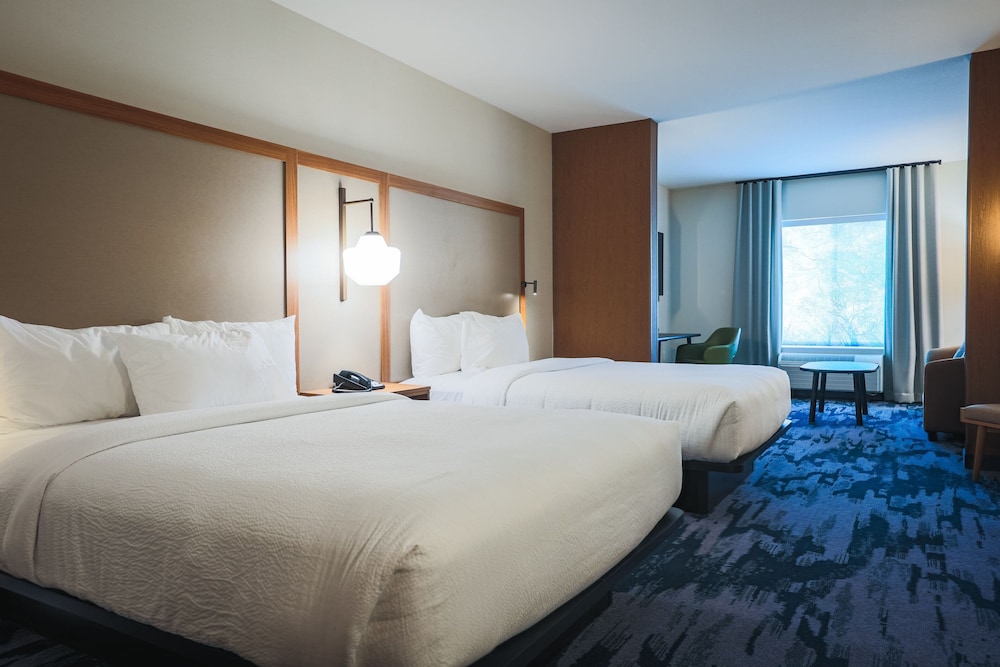 Fairfield Inn & Suites by Marriott Marquette - photo 16