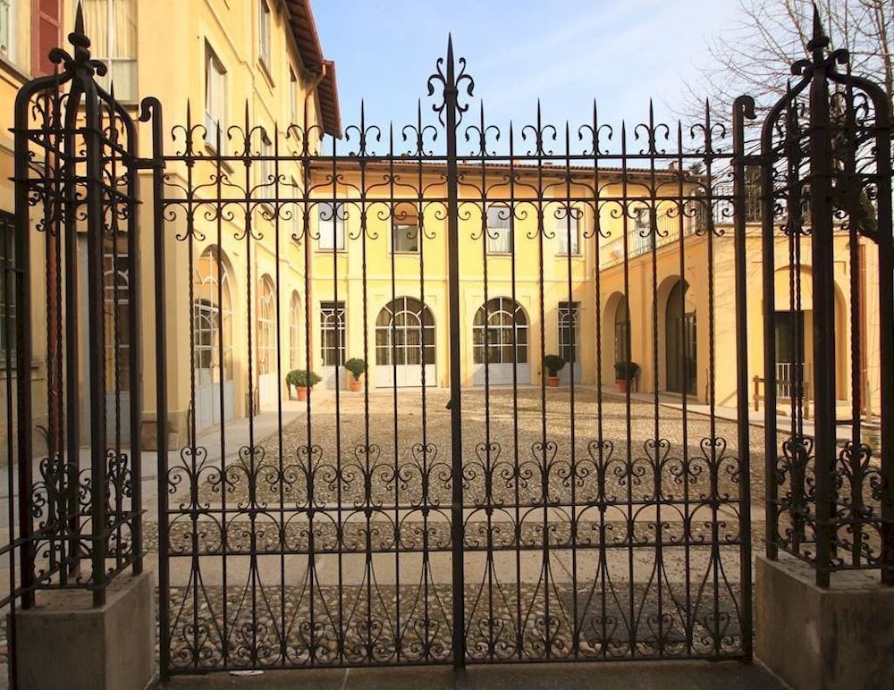 Lisander Bed & Breakfast — 4-Star Luxury Hotel in Seregno, Italy