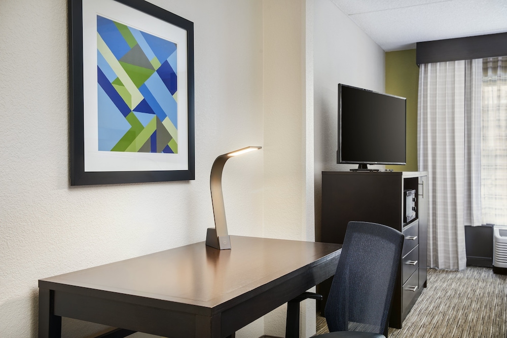 Holiday Inn Express & Suites Jacksonville SE Med Ctr Area by IHG - photo 25