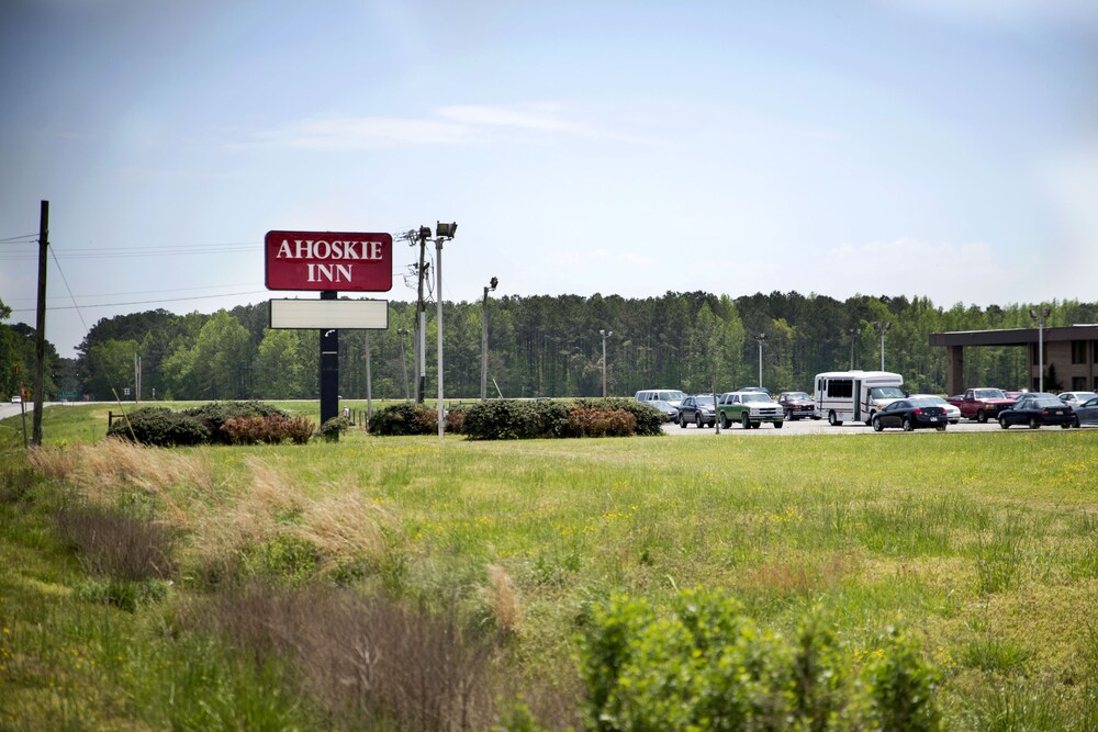 Ahoskie Inn - photo 22