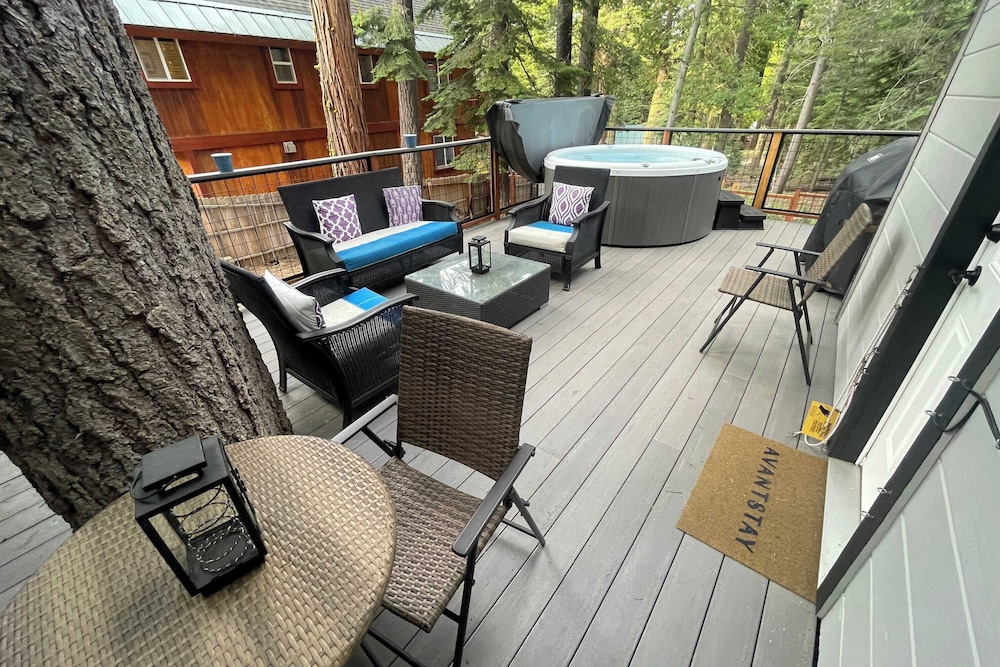 Sweet Pine Deck Hot Tub Cozy Modern Interior Close to Ski Resort - photo 24
