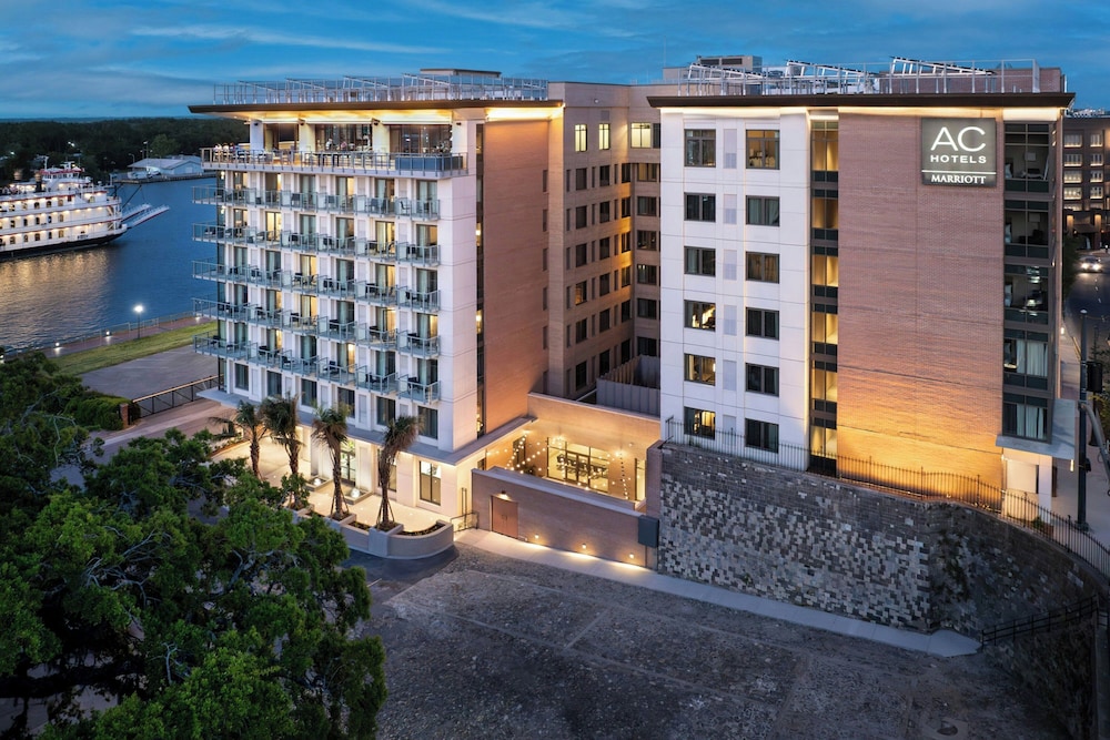 AC Hotel Savannah Historic District in Savannah, United States