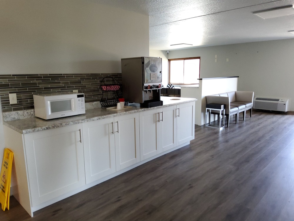 Klopfenstein Inn and Suites - photo 38