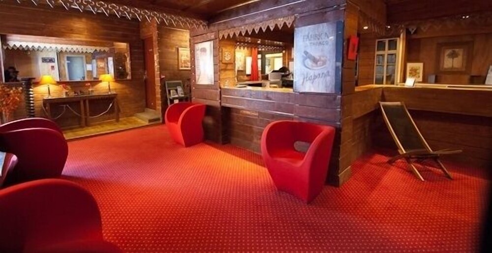 Hôtel La Mandia in Bagneres-De-Bigorre, France