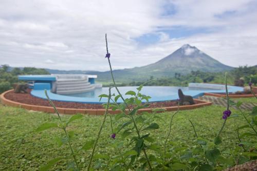 Serenity House. Gorgeous Private home with Pool & Volcano view — 4-Star Luxury Hotel in Alajuela, Costa Rica