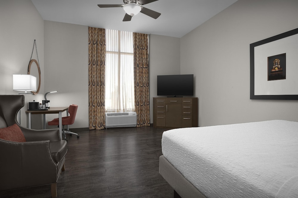 Hampton Inn & Suites Austin @ The University Capitol - photo 14