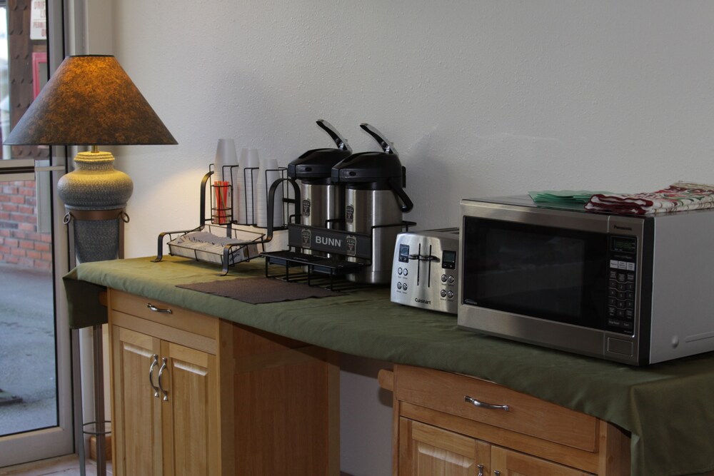 The Driftwood Hotel - photo 18