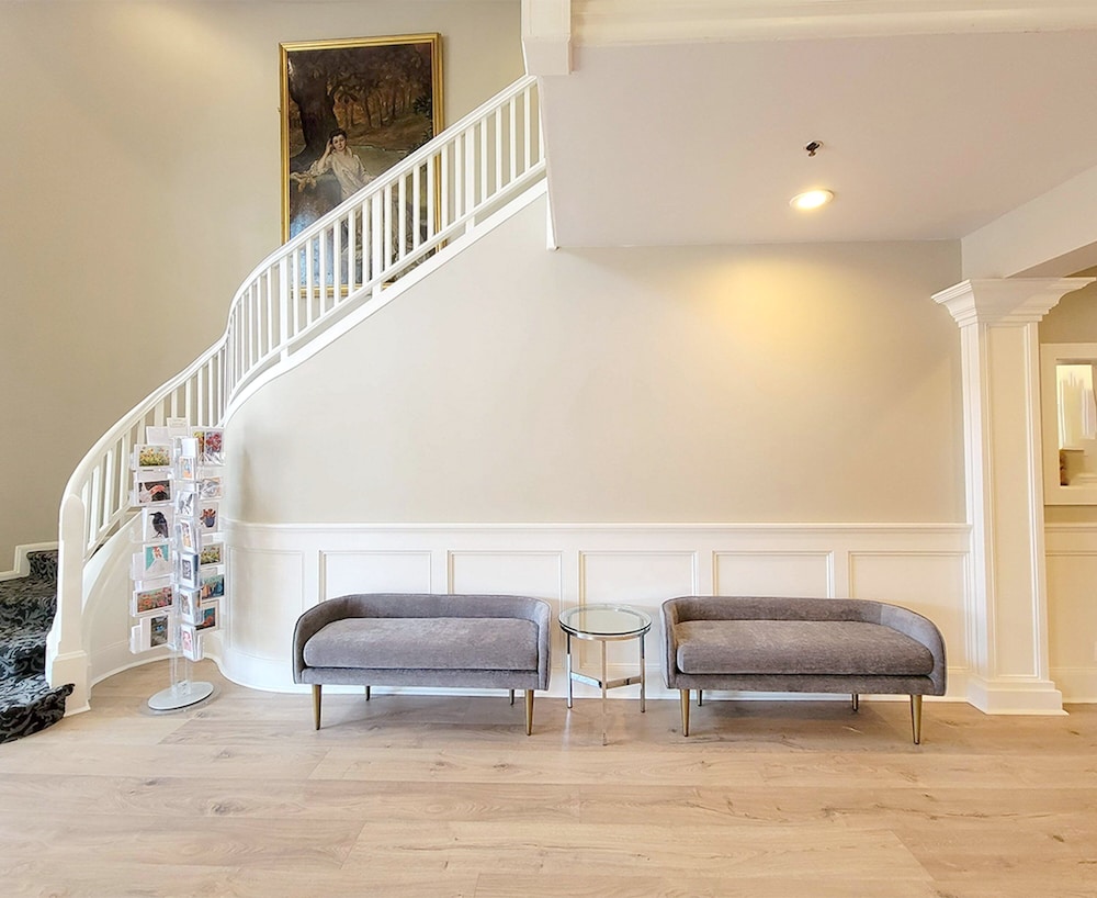 Majestic Inn & Spa - photo 5