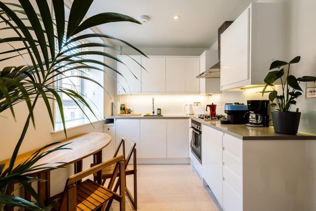 Cant Be More Centrally Located - last minute hotel in London