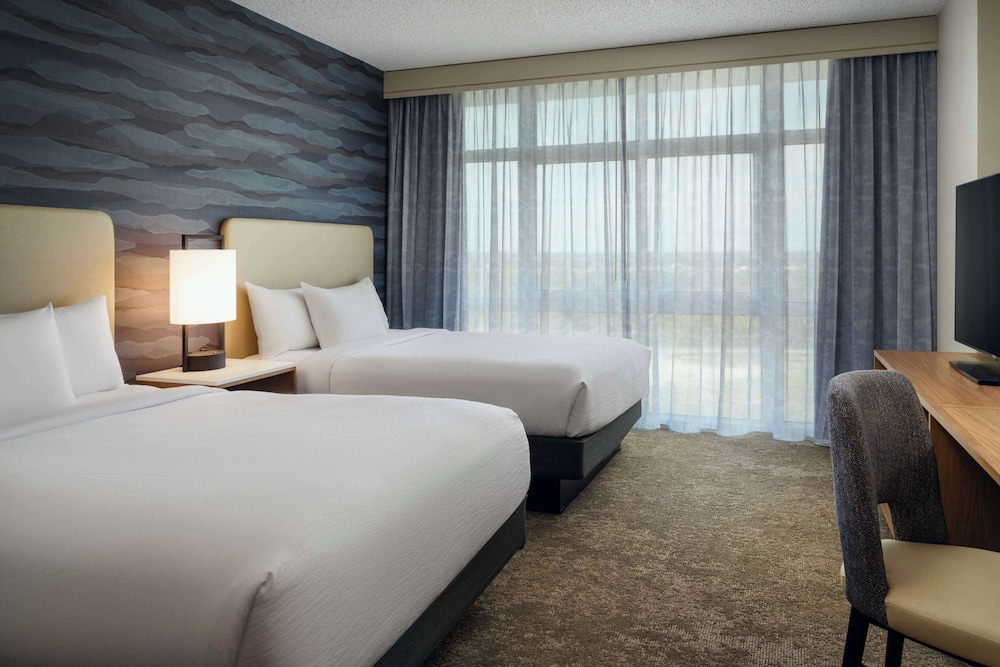 Embassy Suites by Hilton Charleston Airport Convention Ctr - photo 9