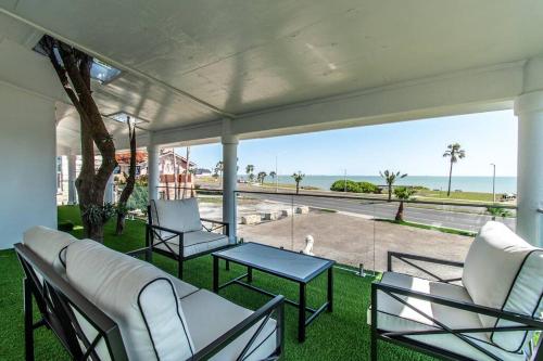 Ocean Drive Splendor Awaits — 4-Star Luxury Hotel in Corpus Christi, United States