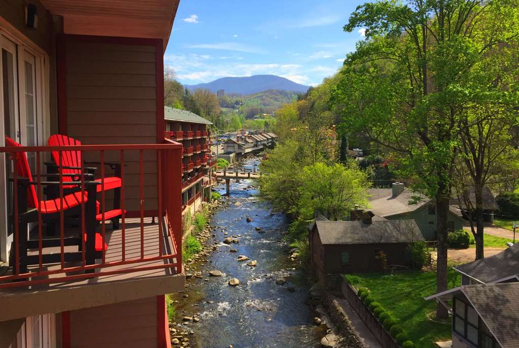 Baymont by Wyndham Gatlinburg On The River — hotel in Gatlinburg