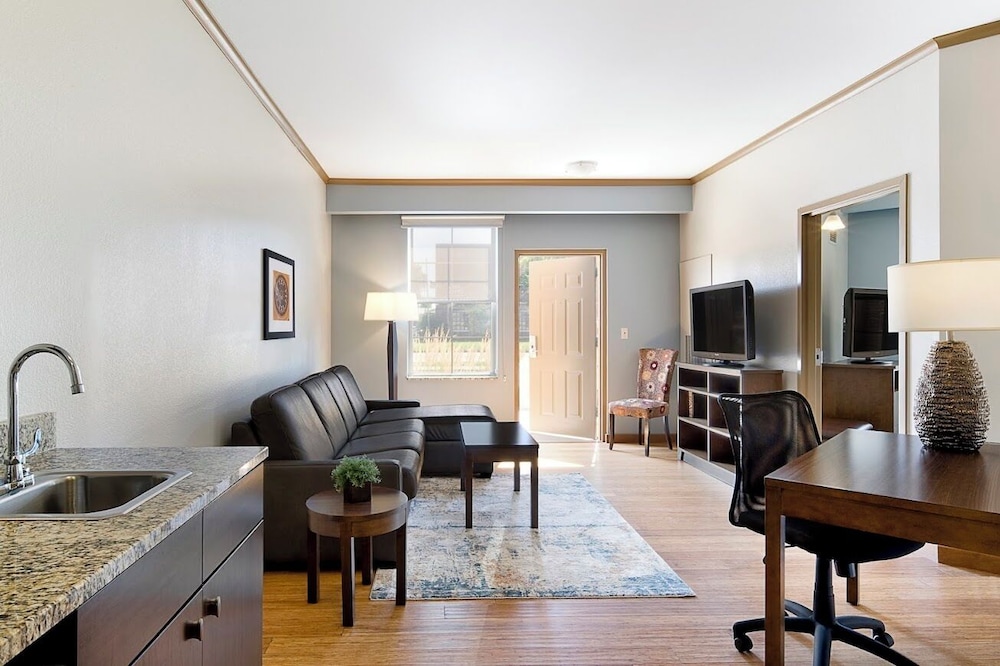 Clubhouse Hotel & Suites Pierre - photo 10