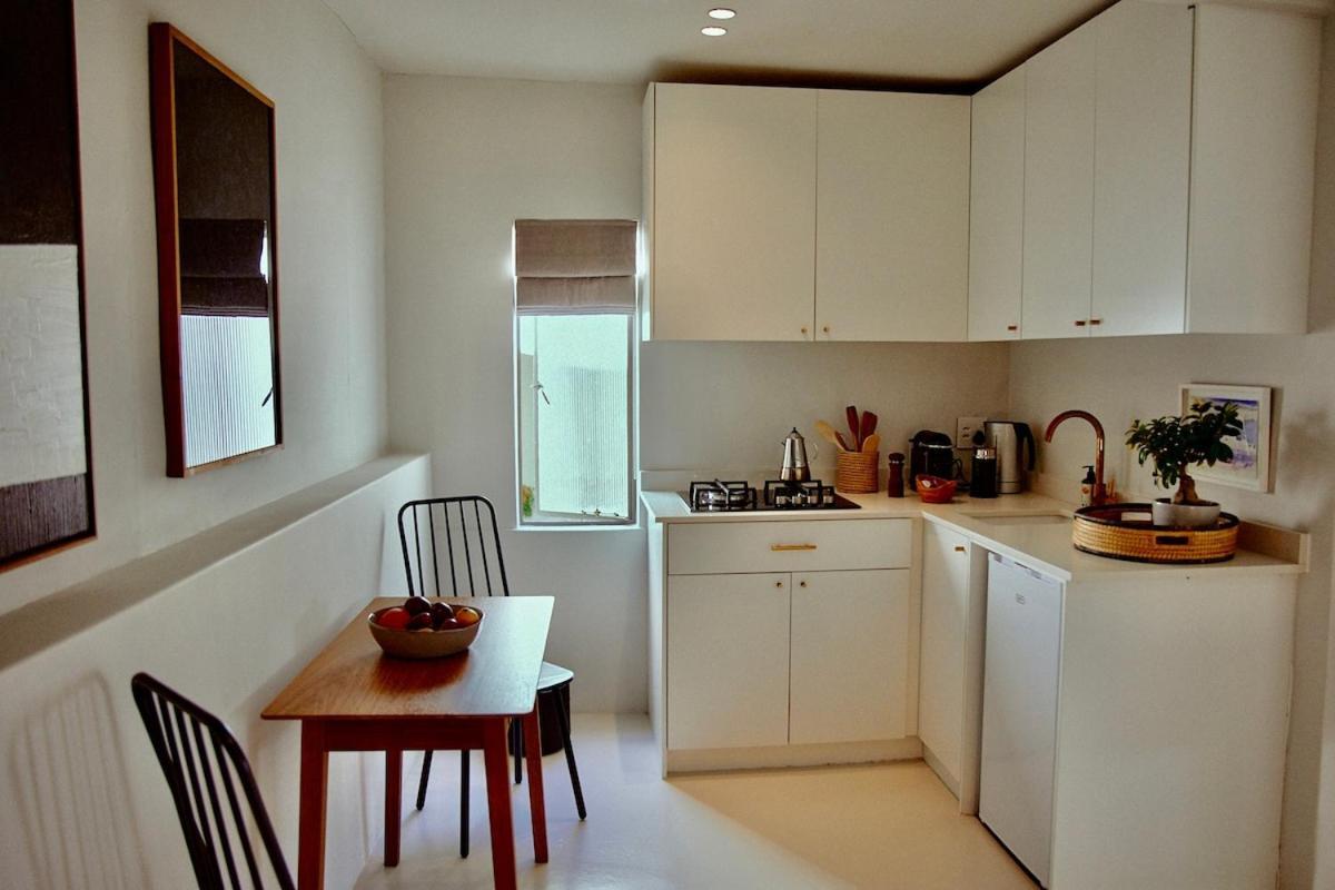 Bantry Bay Stylish Studio in Front Row Location
