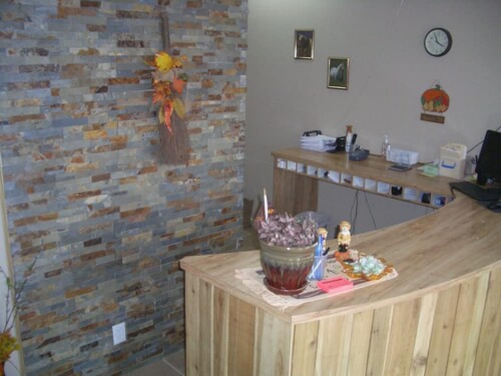 Laramie Valley Inn - photo 2