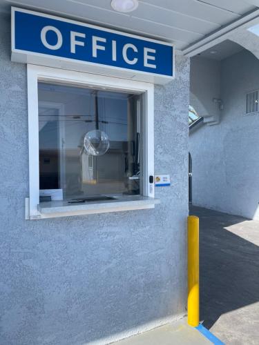 La Palma Motel - photo 24