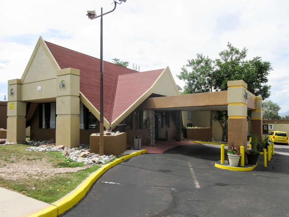 Rodeway Inn & Suites - last minute hotel in Denver
