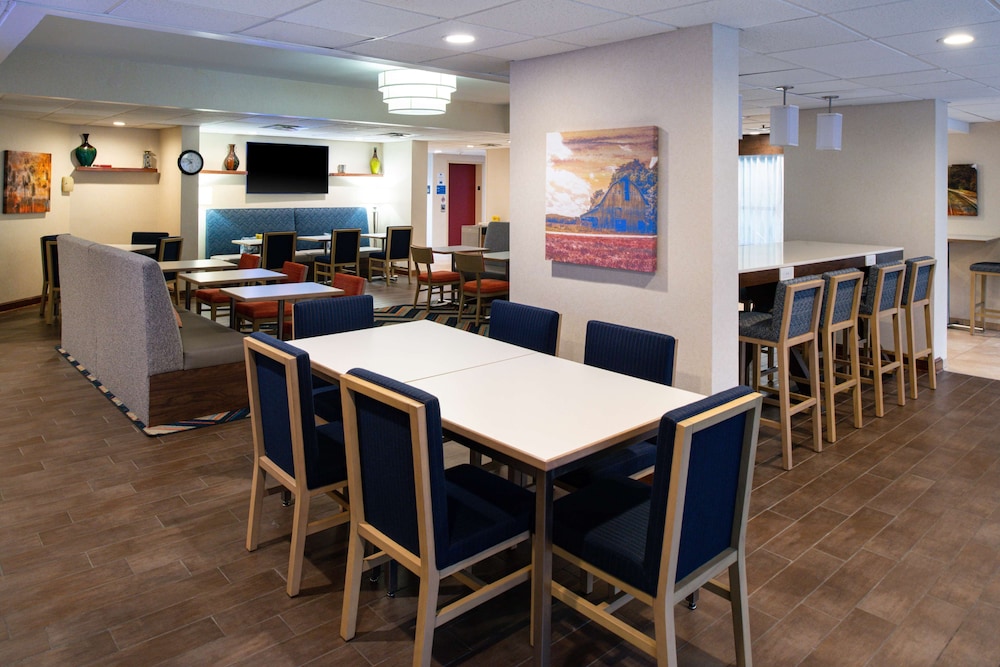 Hampton Inn Wytheville - photo 55