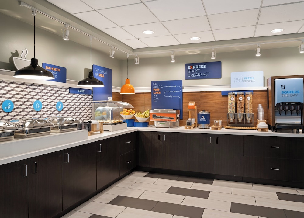 Holiday Inn Express Indianapolis Airport by IHG - photo 57