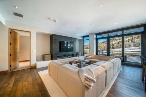 One Snowmass East 506 by Snowmass Mountain Lodging — 4-Star Luxury Hotel in Snowmass Village, United States